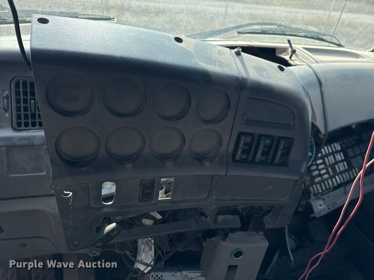 image for item EG7913 2000 Sterling AT9 semi truck