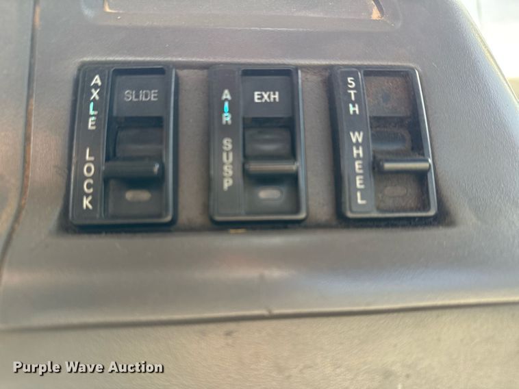 image for item EG7913 2000 Sterling AT9 semi truck