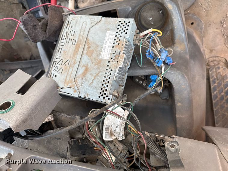 image for item EG7913 2000 Sterling AT9 semi truck