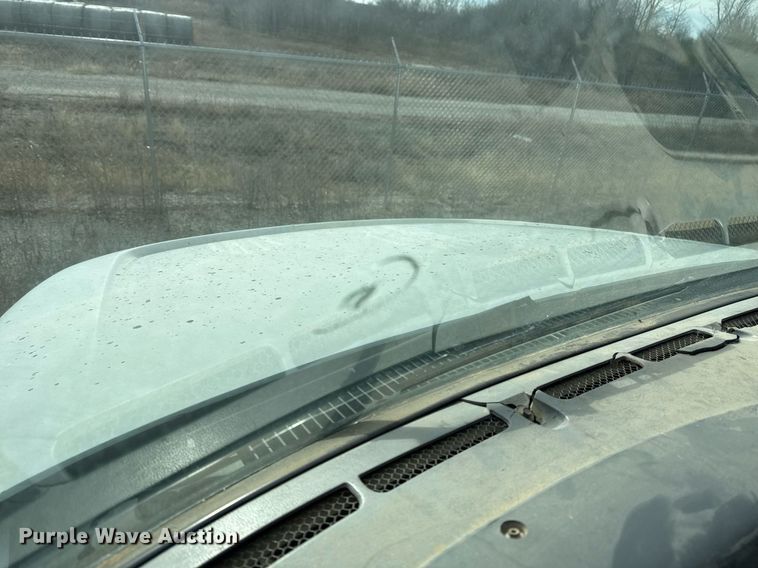 image for item EG7913 2000 Sterling AT9 semi truck