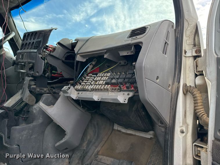 image for item EG7913 2000 Sterling AT9 semi truck