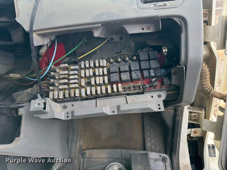 image for item EG7913 2000 Sterling AT9 semi truck