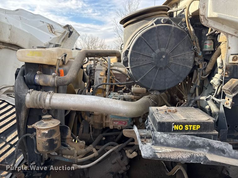 image for item EG7913 2000 Sterling AT9 semi truck