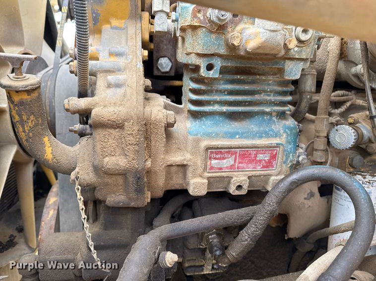 image for item EG7913 2000 Sterling AT9 semi truck