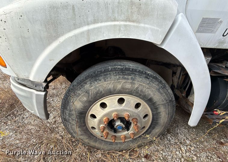 image for item EG7913 2000 Sterling AT9 semi truck