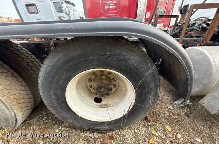 image for item EG7913 2000 Sterling AT9 semi truck