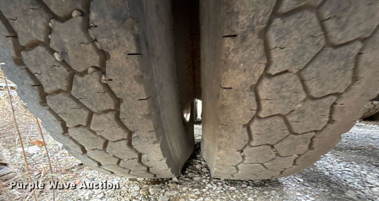 image for item EG7913 2000 Sterling AT9 semi truck