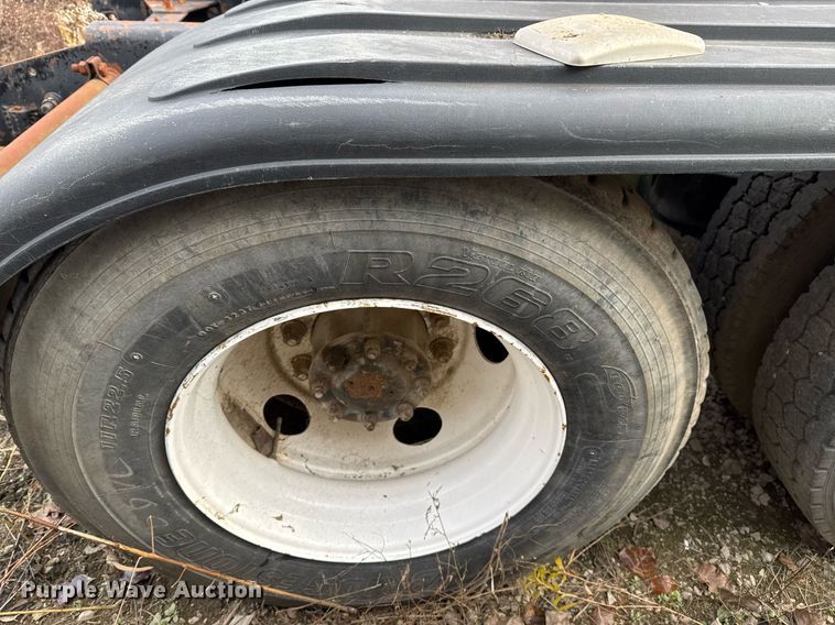 image for item EG7913 2000 Sterling AT9 semi truck