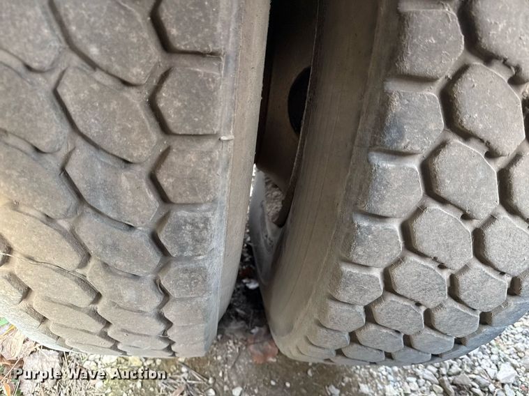 image for item EG7913 2000 Sterling AT9 semi truck