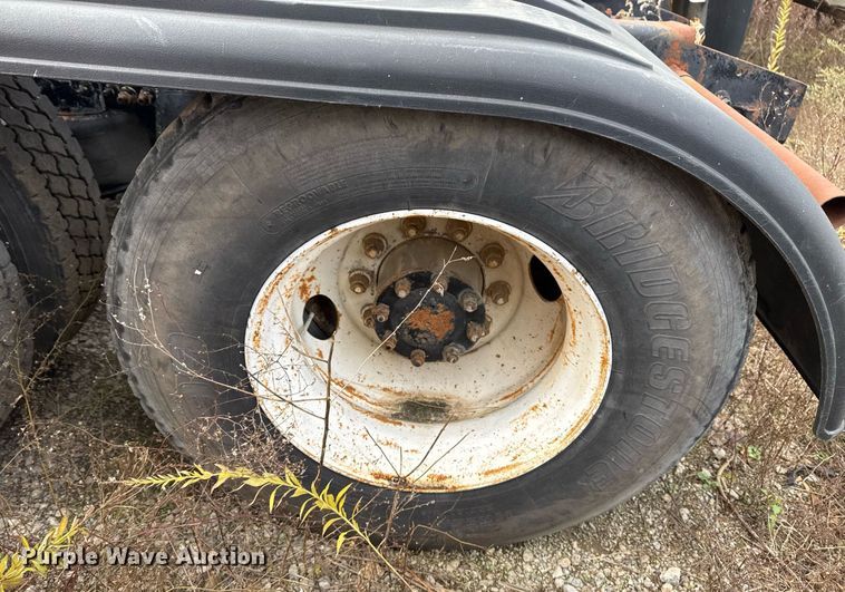 image for item EG7913 2000 Sterling AT9 semi truck