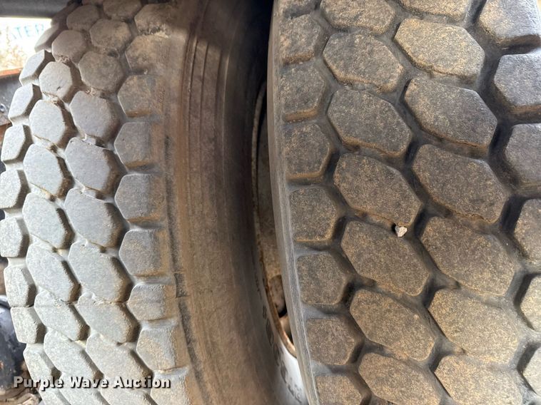 image for item EG7913 2000 Sterling AT9 semi truck