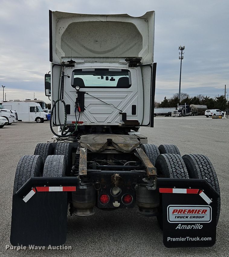 image for item EI8613 2014 International Prostar 122 semi truck