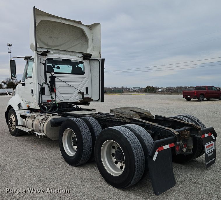 image for item EI8613 2014 International Prostar 122 semi truck