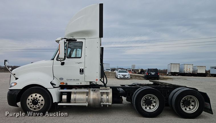 image for item EI8613 2014 International Prostar 122 semi truck