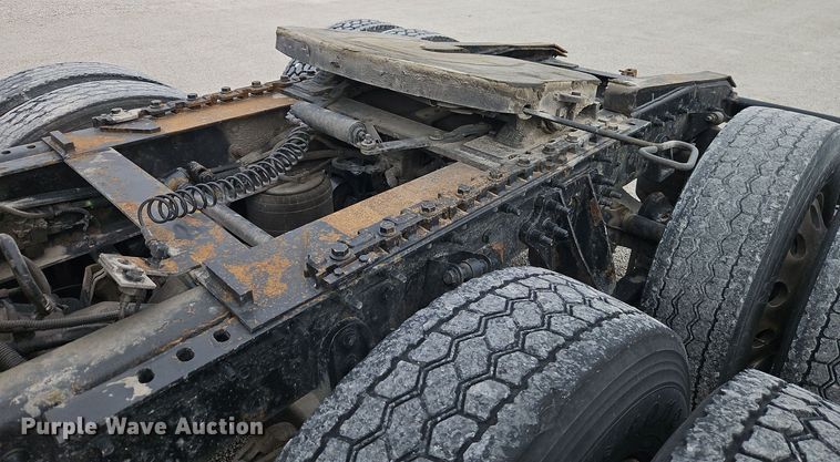 image for item EI8613 2014 International Prostar 122 semi truck