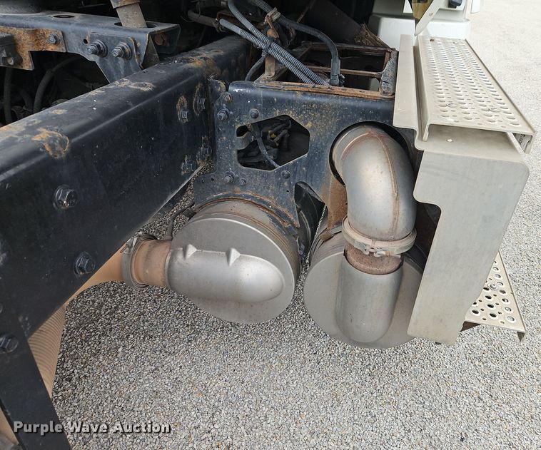 image for item EI8613 2014 International Prostar 122 semi truck