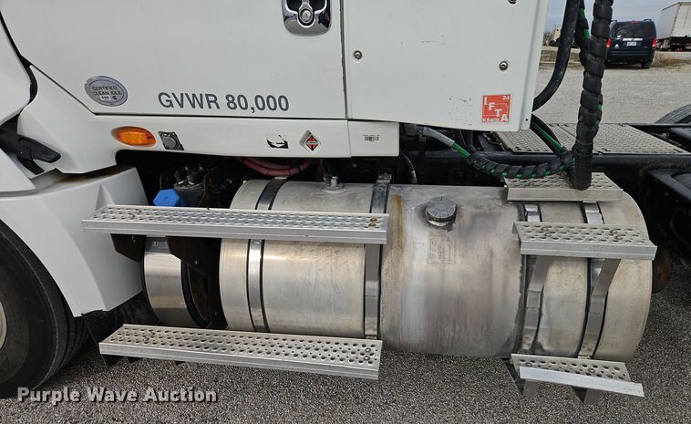 image for item EI8613 2014 International Prostar 122 semi truck