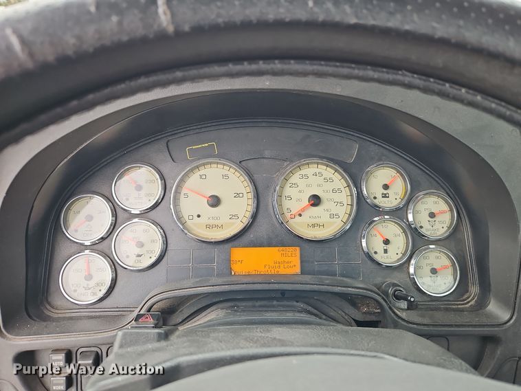 image for item EI8613 2014 International Prostar 122 semi truck