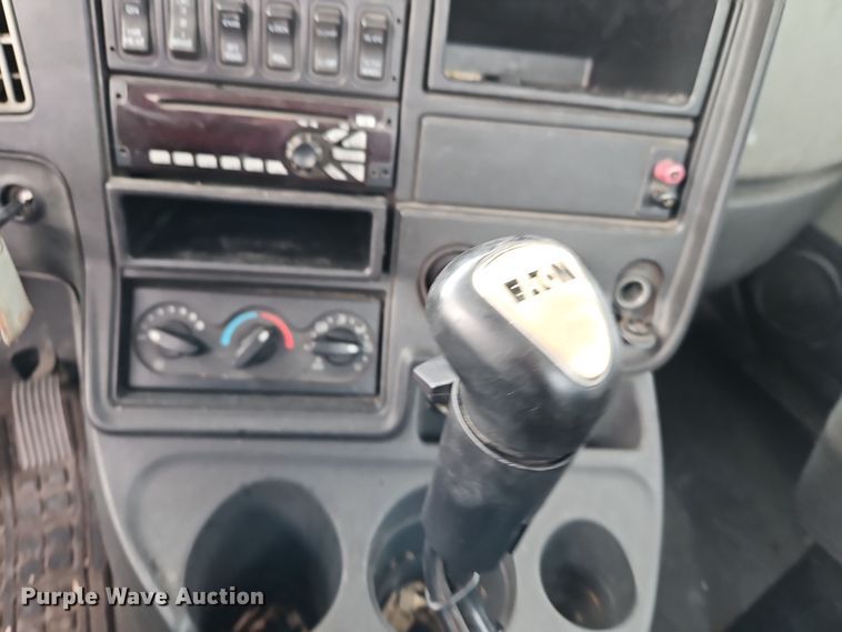 image for item EI8613 2014 International Prostar 122 semi truck