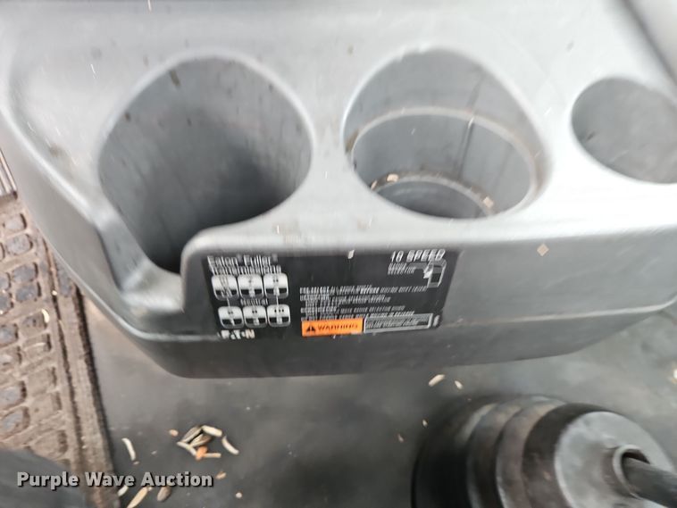 image for item EI8613 2014 International Prostar 122 semi truck