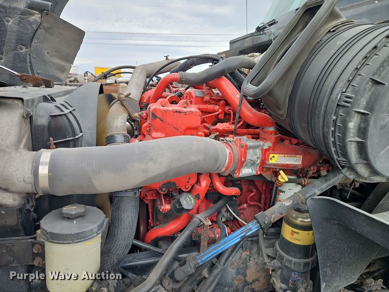 image for item EI8613 2014 International Prostar 122 semi truck