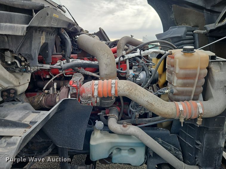 image for item EI8613 2014 International Prostar 122 semi truck