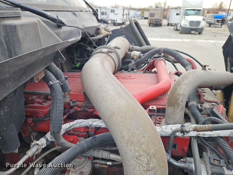 image for item EI8613 2014 International Prostar 122 semi truck