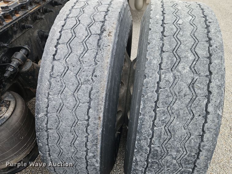 image for item EI8613 2014 International Prostar 122 semi truck