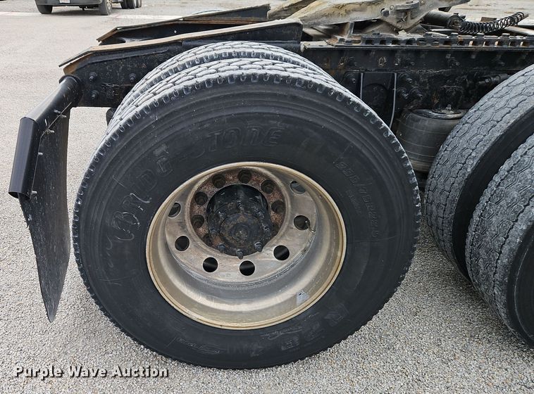 image for item EI8613 2014 International Prostar 122 semi truck