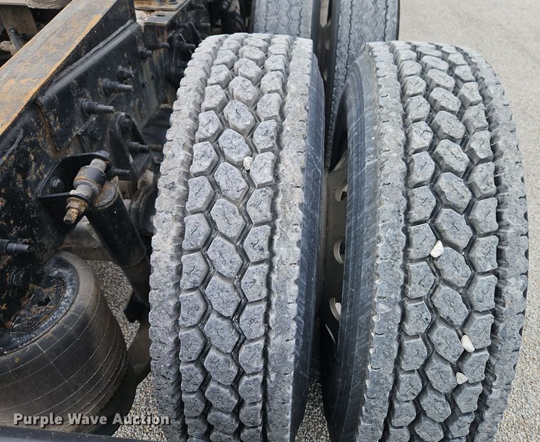 image for item EI8613 2014 International Prostar 122 semi truck