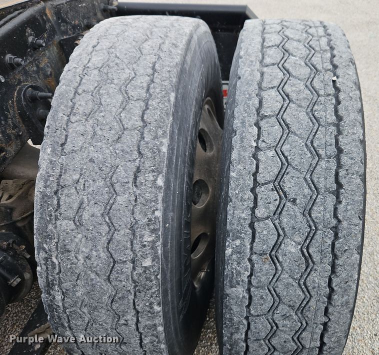 image for item EI8613 2014 International Prostar 122 semi truck