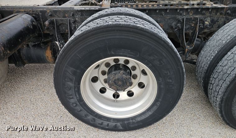 image for item EI8613 2014 International Prostar 122 semi truck