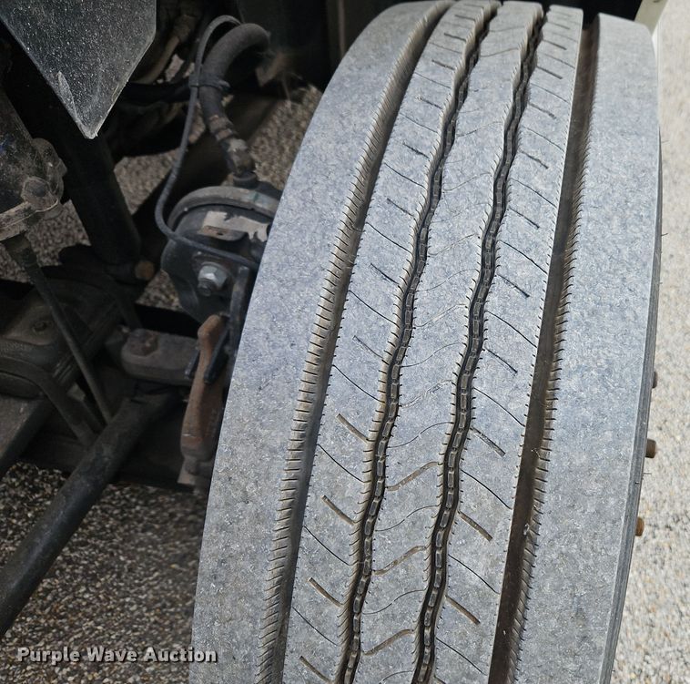 image for item EI8613 2014 International Prostar 122 semi truck