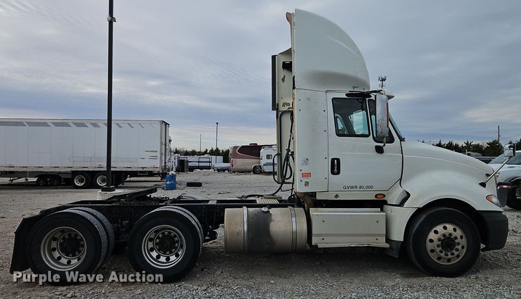 image for item EI8614 2016 International Prostar 122 6x4 semi truck
