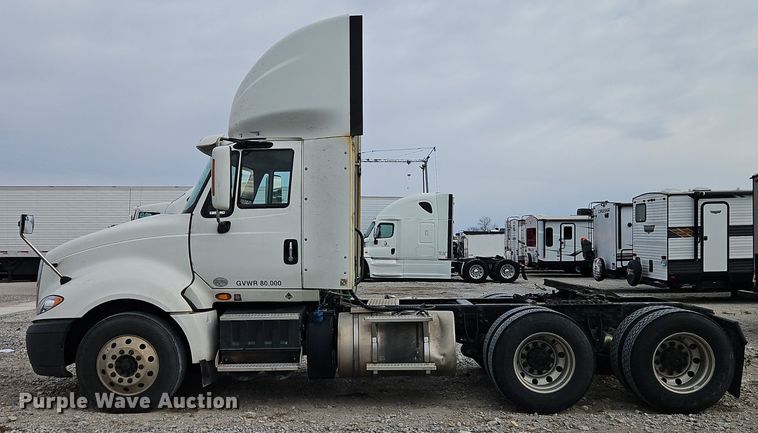 image for item EI8614 2016 International Prostar 122 6x4 semi truck