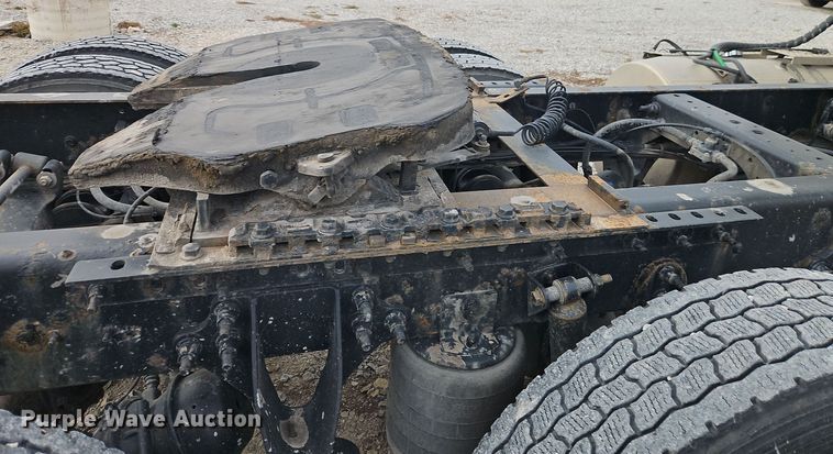 image for item EI8614 2016 International Prostar 122 6x4 semi truck