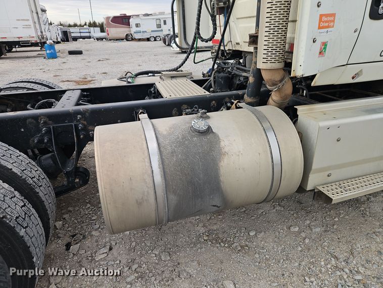 image for item EI8614 2016 International Prostar 122 6x4 semi truck