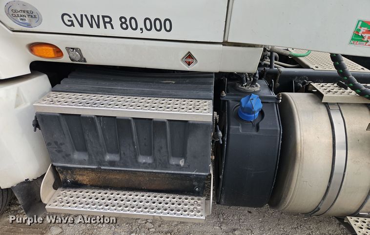 image for item EI8614 2016 International Prostar 122 6x4 semi truck