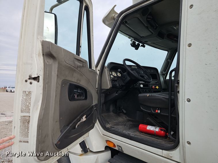 image for item EI8614 2016 International Prostar 122 6x4 semi truck