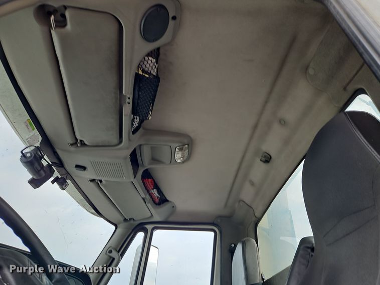 image for item EI8614 2016 International Prostar 122 6x4 semi truck