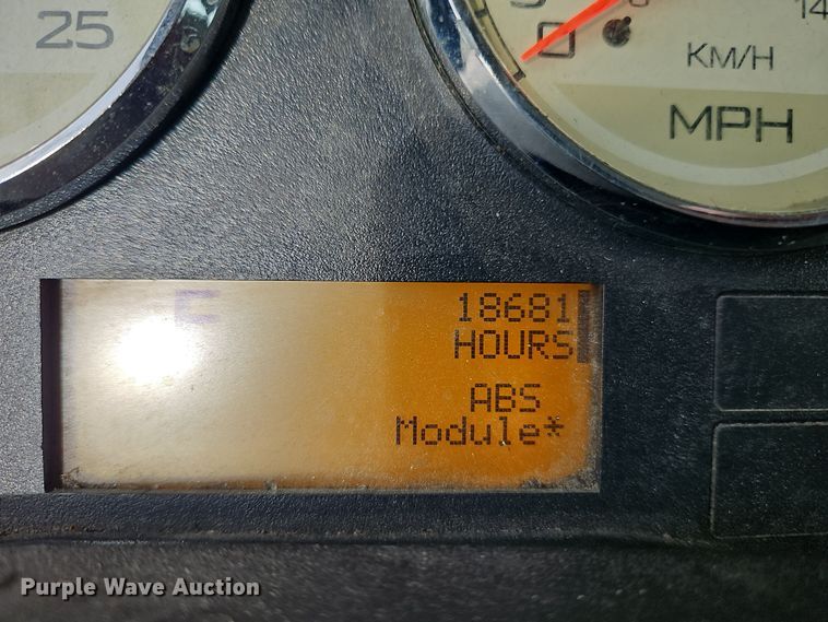 image for item EI8614 2016 International Prostar 122 6x4 semi truck