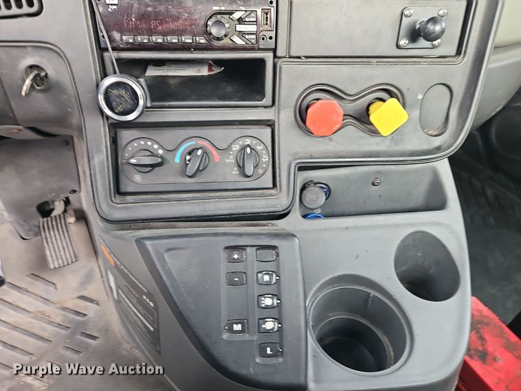 image for item EI8614 2016 International Prostar 122 6x4 semi truck