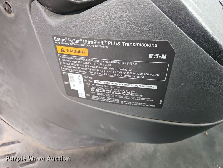 image for item EI8614 2016 International Prostar 122 6x4 semi truck