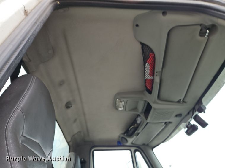 image for item EI8614 2016 International Prostar 122 6x4 semi truck