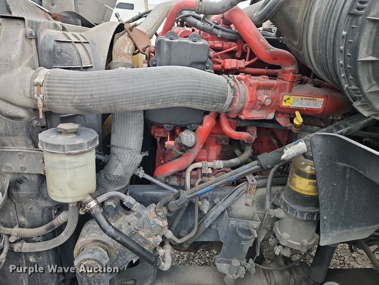 image for item EI8614 2016 International Prostar 122 6x4 semi truck