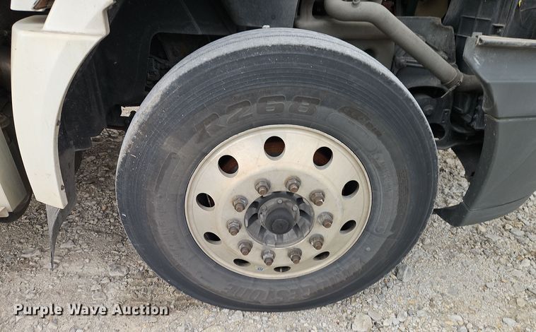 image for item EI8614 2016 International Prostar 122 6x4 semi truck