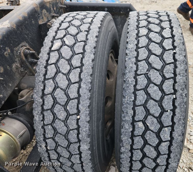 image for item EI8614 2016 International Prostar 122 6x4 semi truck