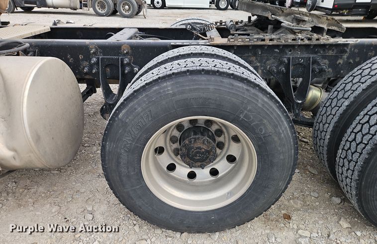 image for item EI8614 2016 International Prostar 122 6x4 semi truck