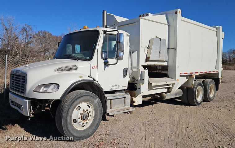 image for item EI8662 2005 Freightliner M2 Business Class refuse truck