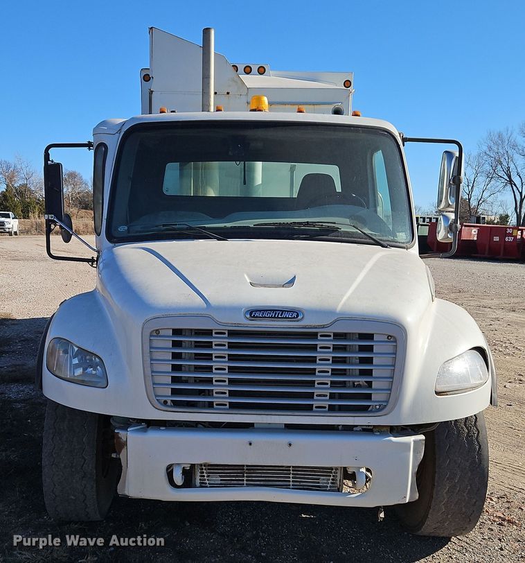 image for item EI8662 2005 Freightliner M2 Business Class refuse truck